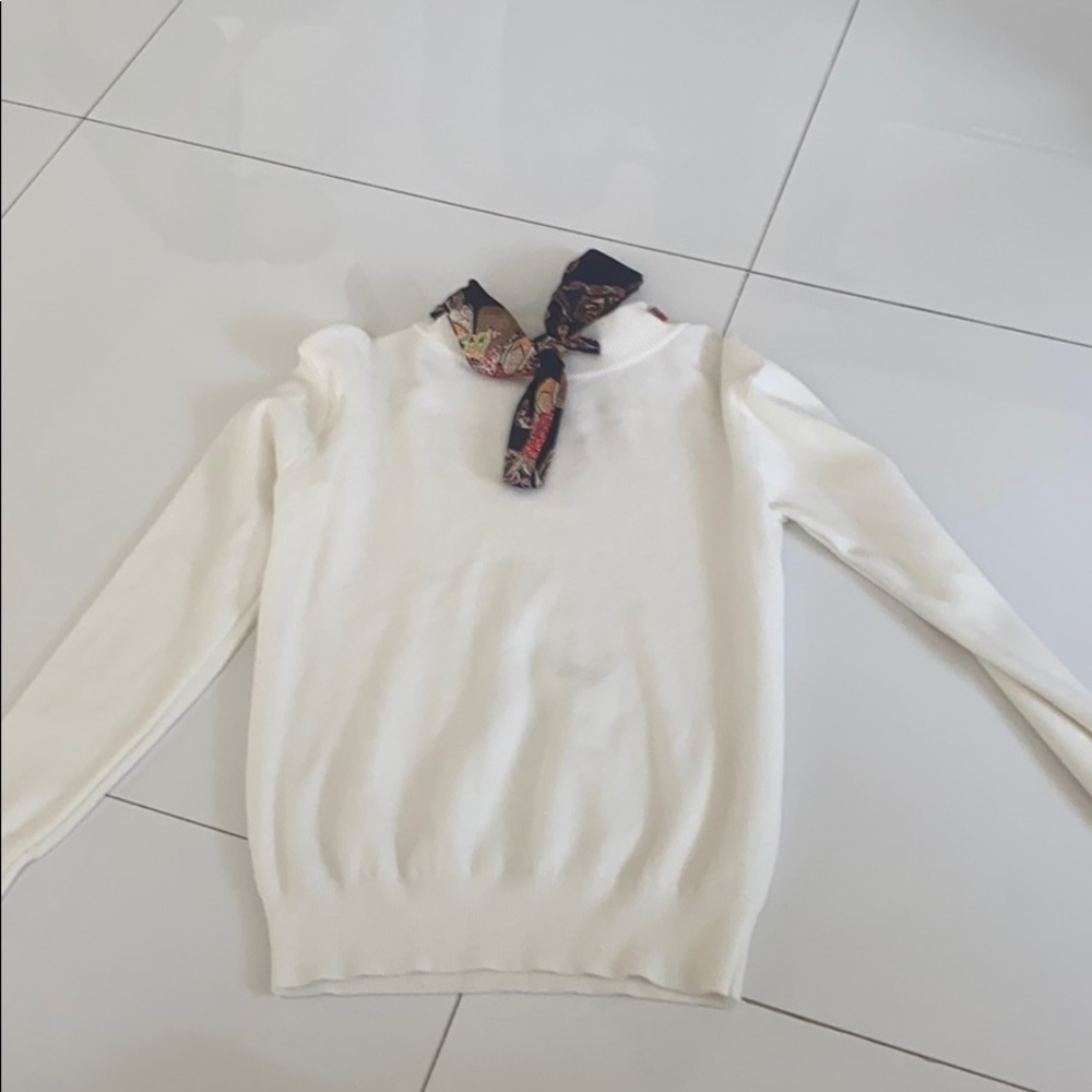 Cute one size sweater with scarf